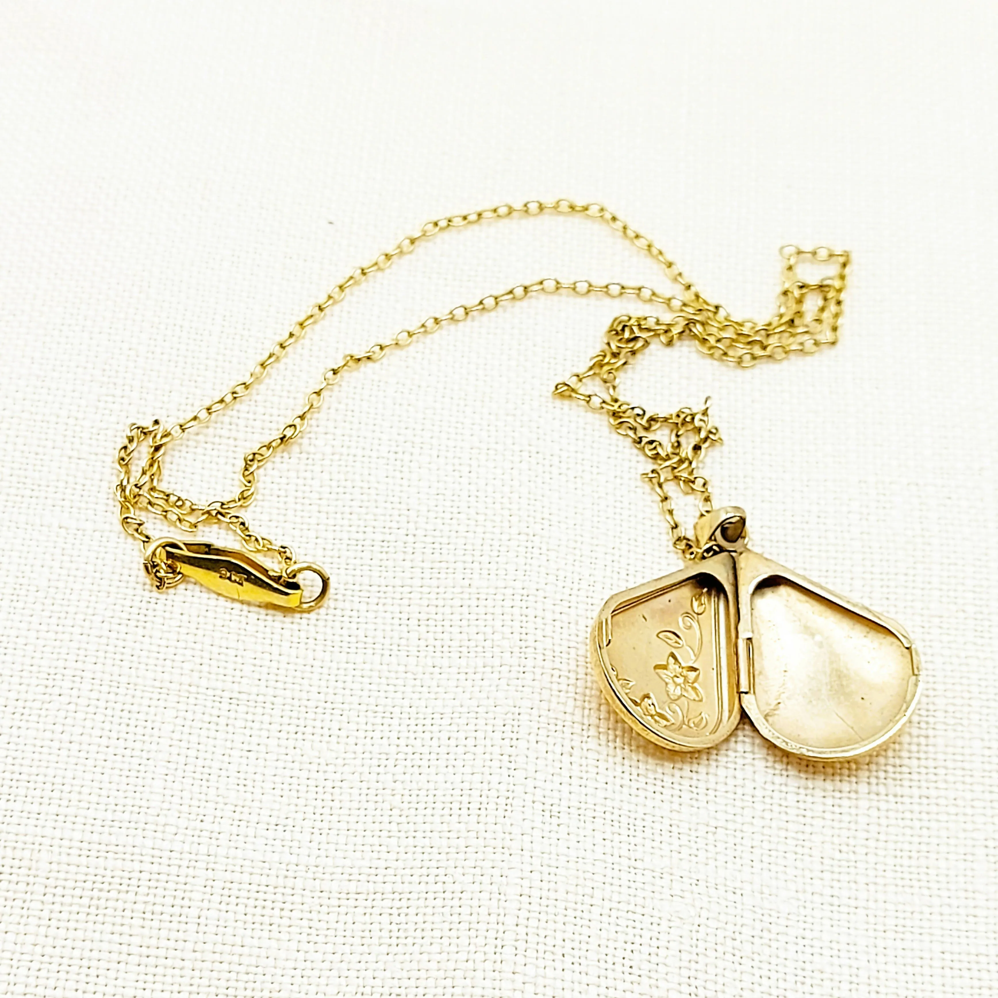 9ct Gold Teardrop Locket & Chain