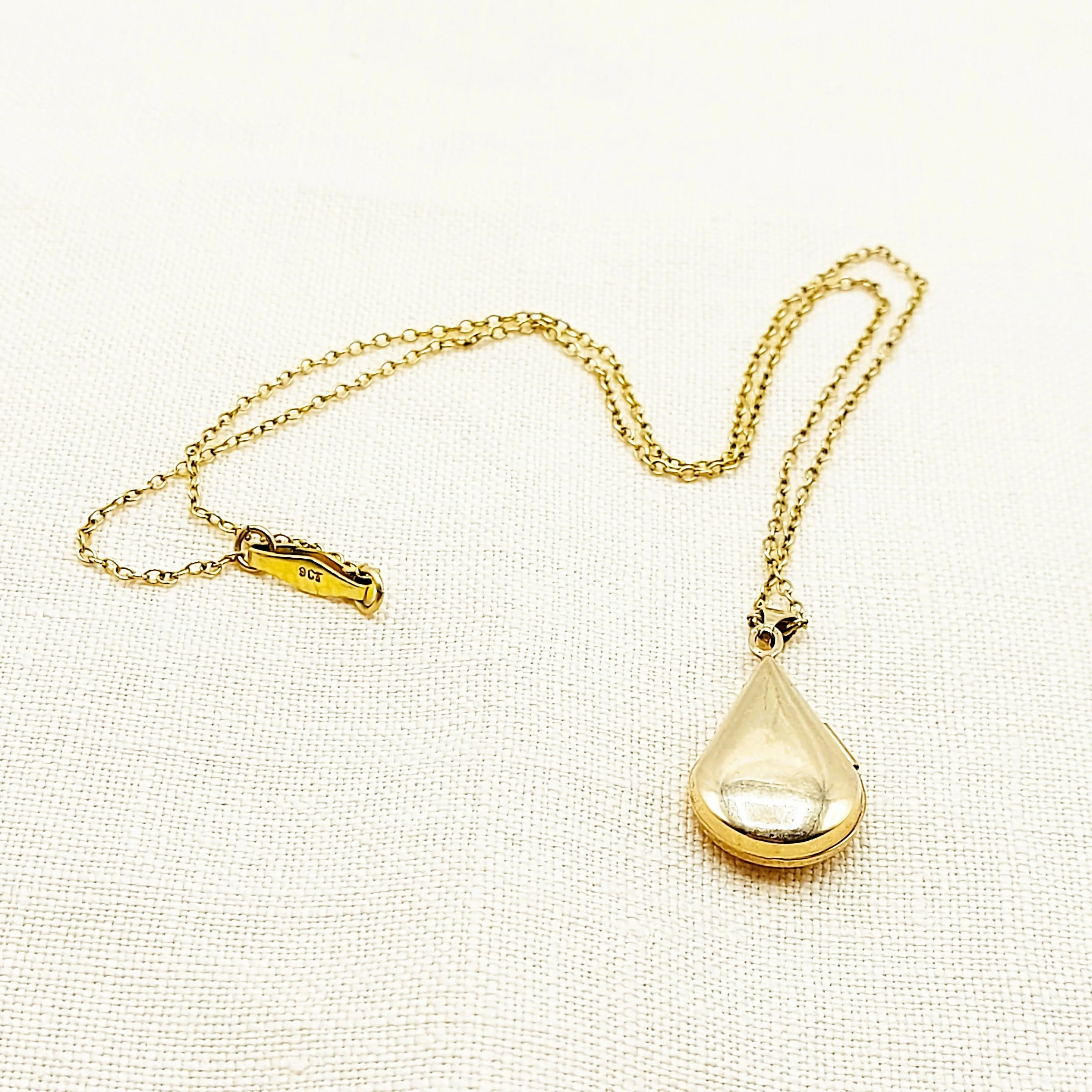 9ct Gold Teardrop Locket & Chain