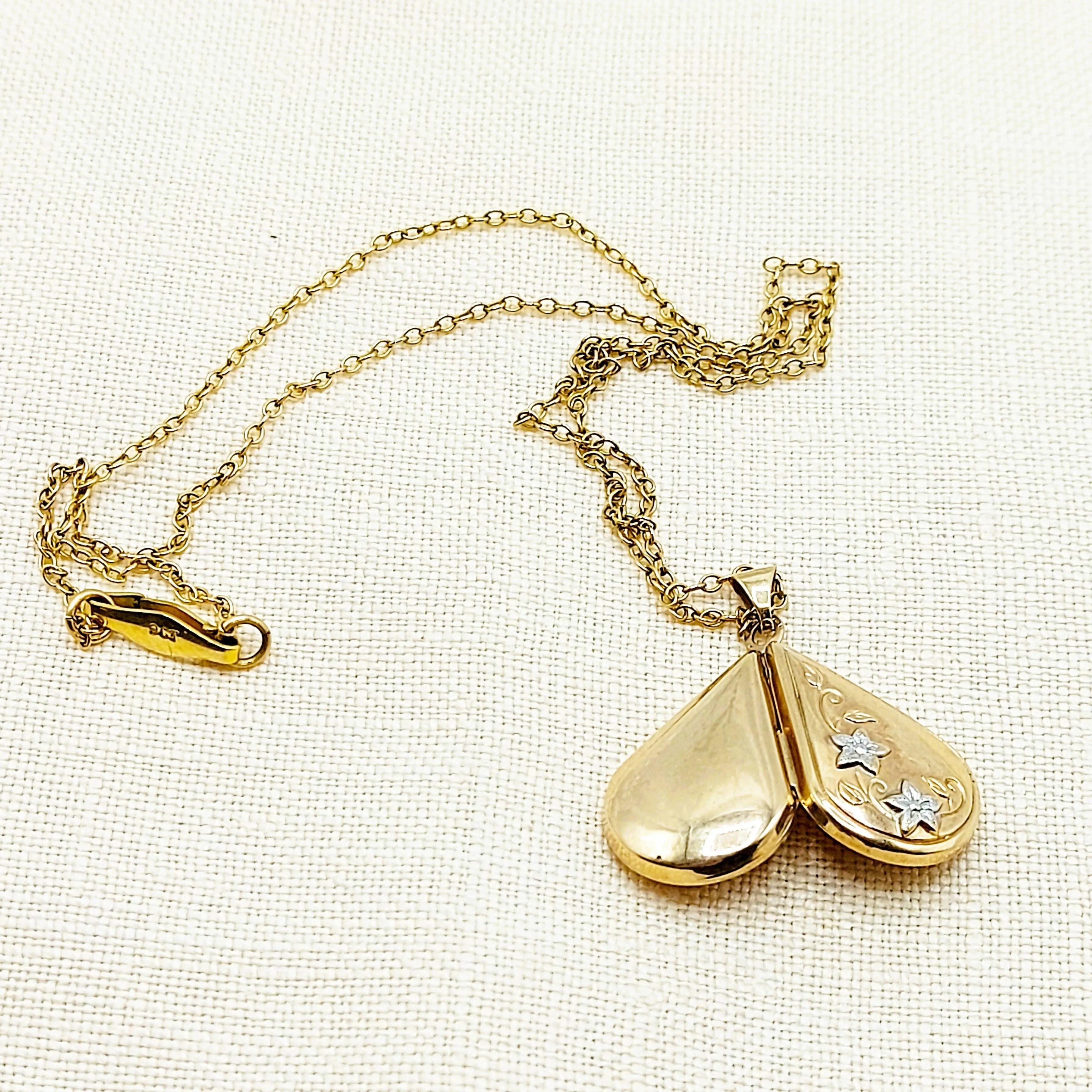 9ct Gold Teardrop Locket & Chain