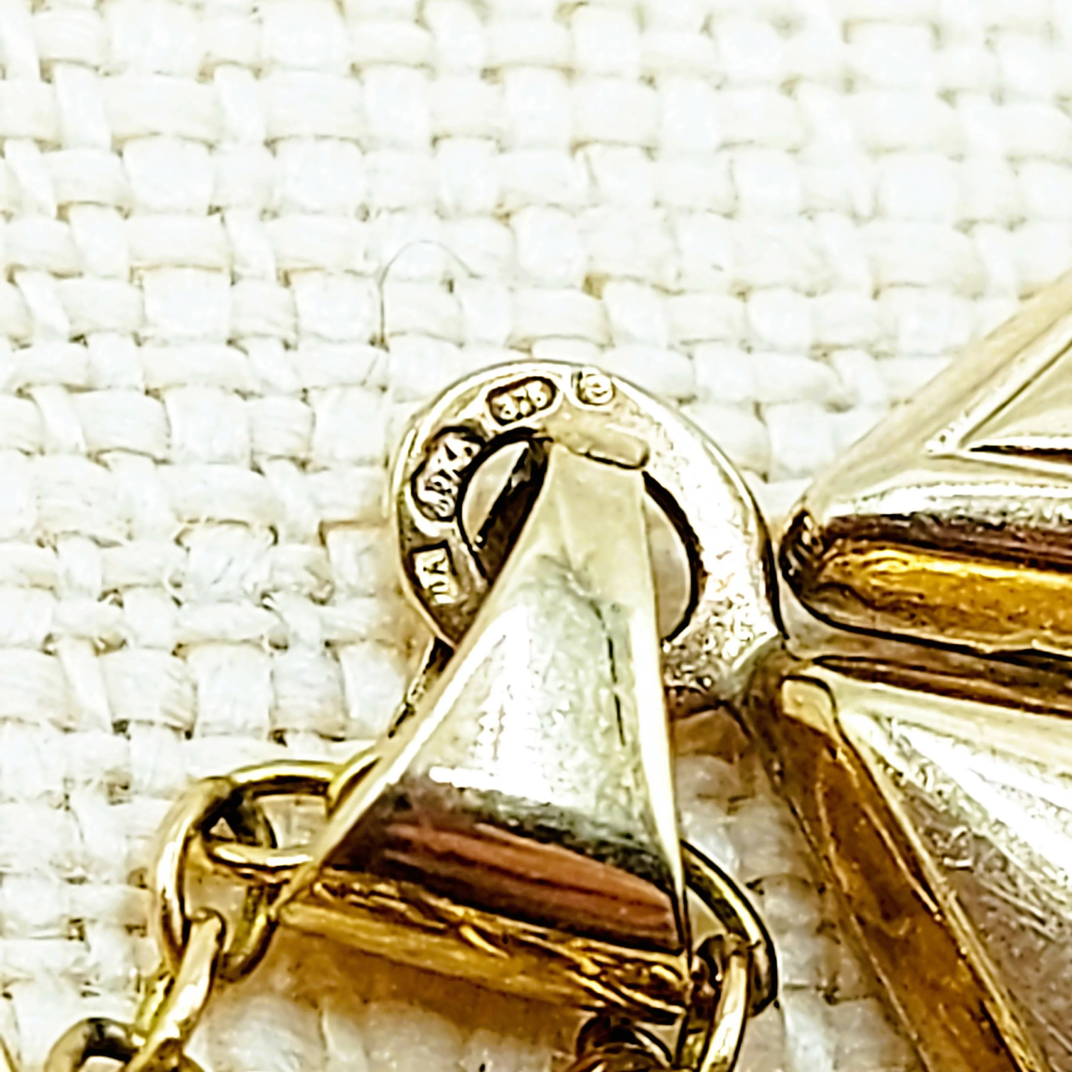 9ct Gold Teardrop Locket & Chain