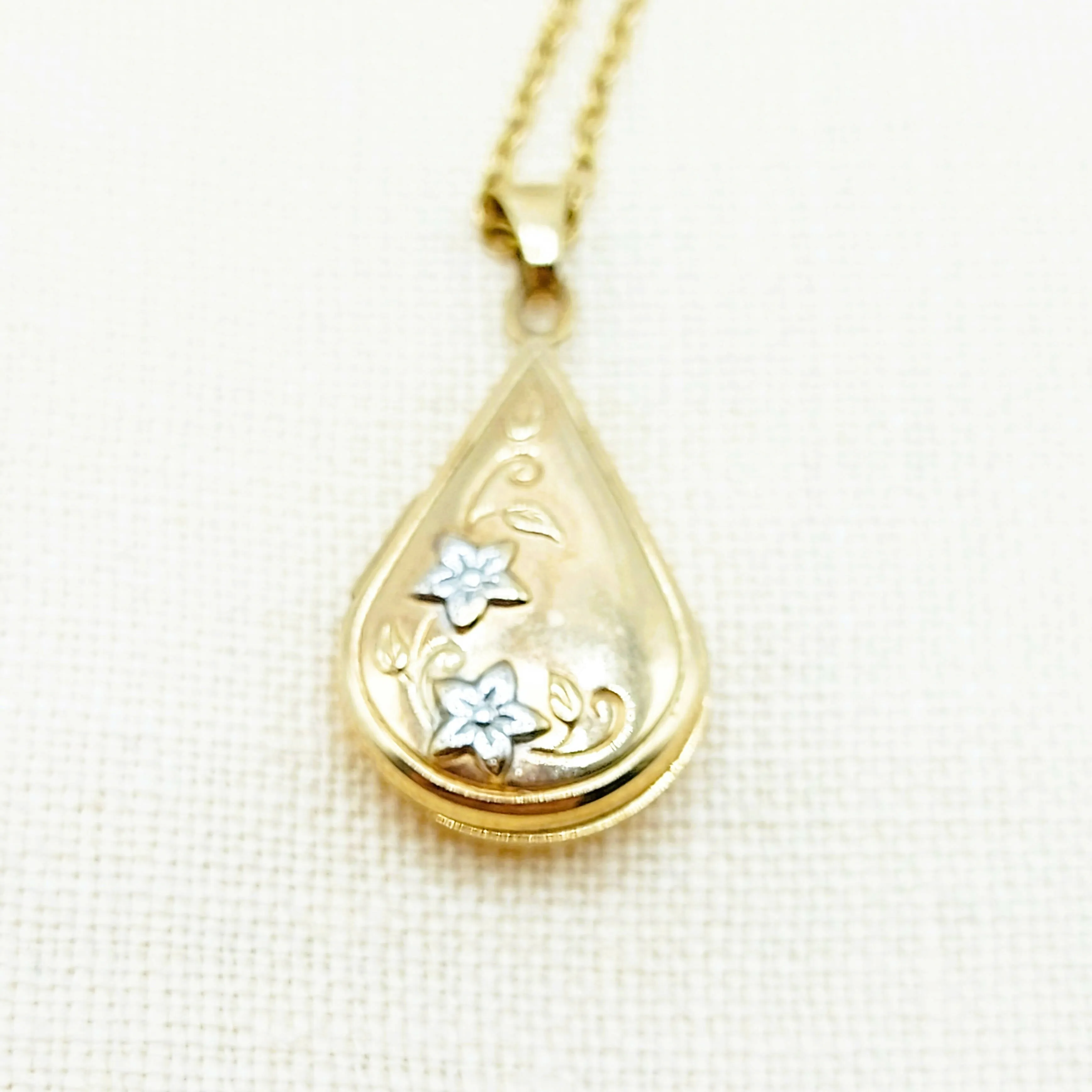 9ct Gold Teardrop Locket & Chain