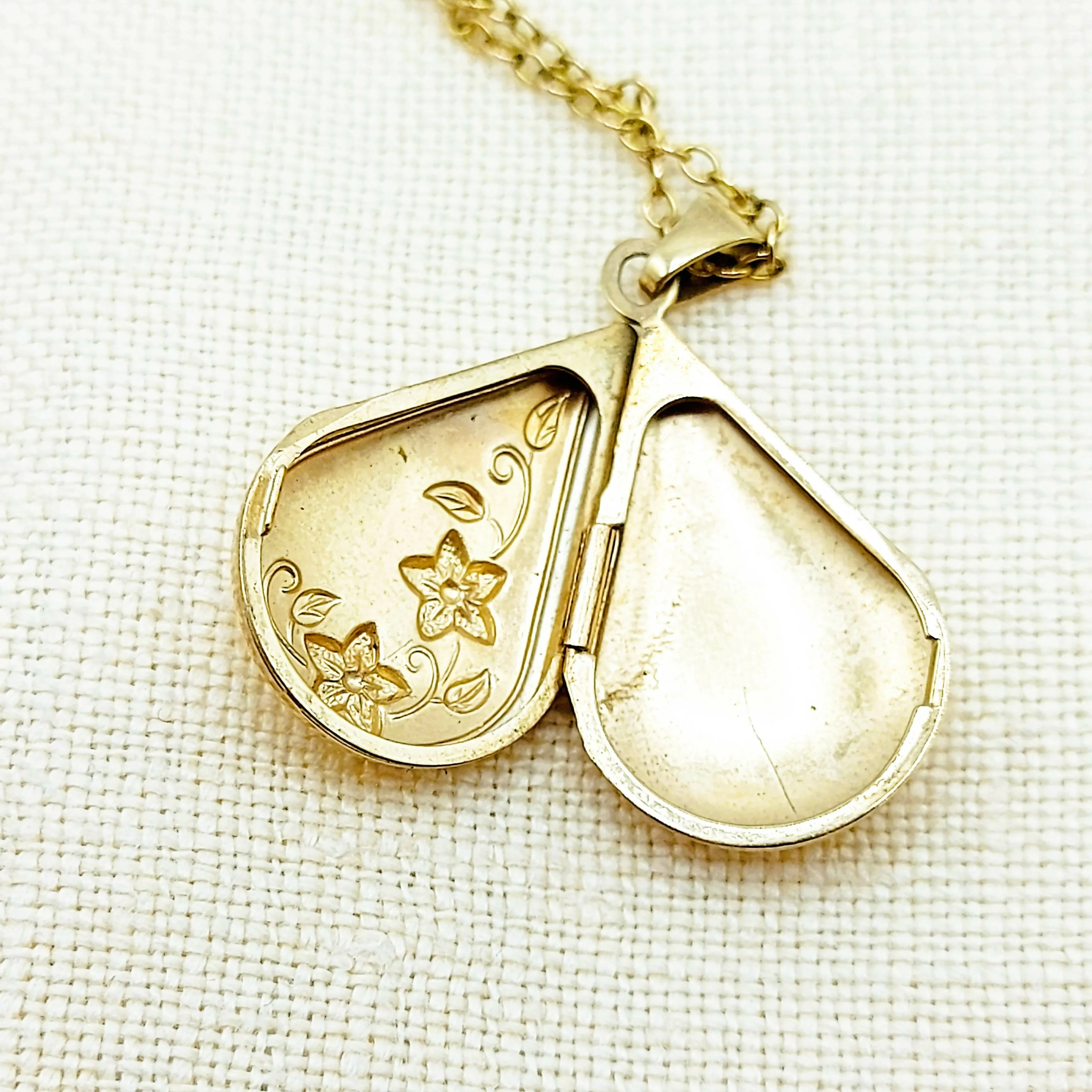 9ct Gold Teardrop Locket & Chain