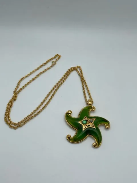 Trifari Gold/Green Starfish Lucite Vintage Jewelry Necklace